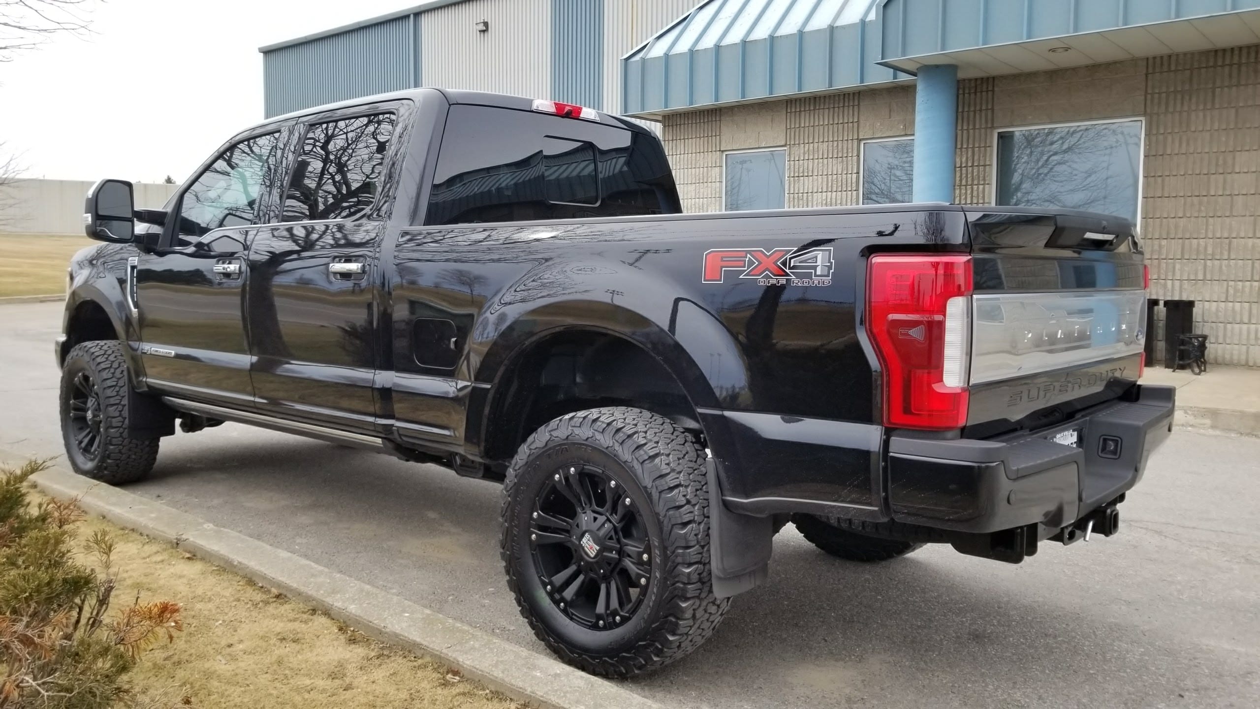 2018 Ford F-250 Crew Cab 4×4 Platinum Lifted (5) – Lockhart Automotive